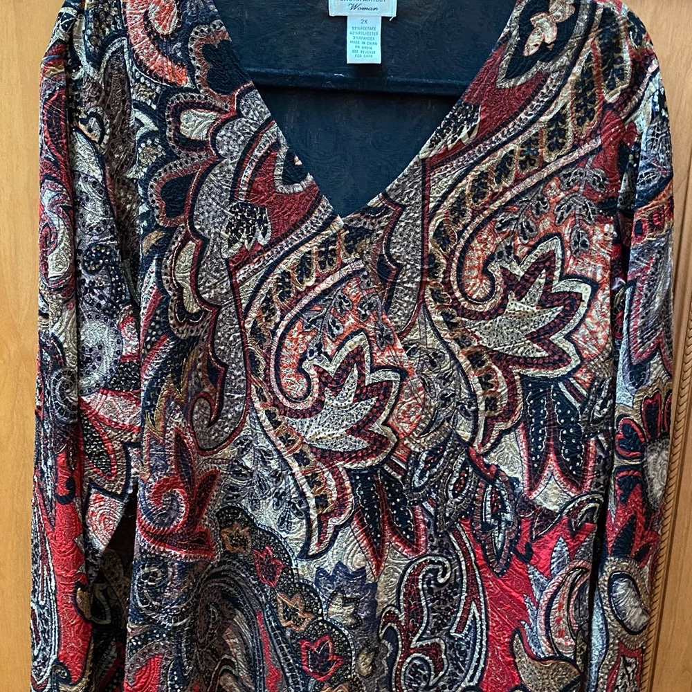 Laura Ashley top size 2x interesting pattern